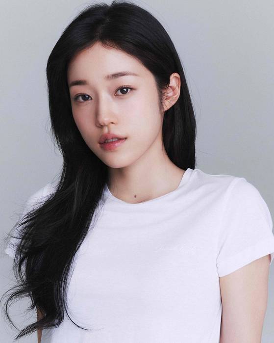 배우 노윤서