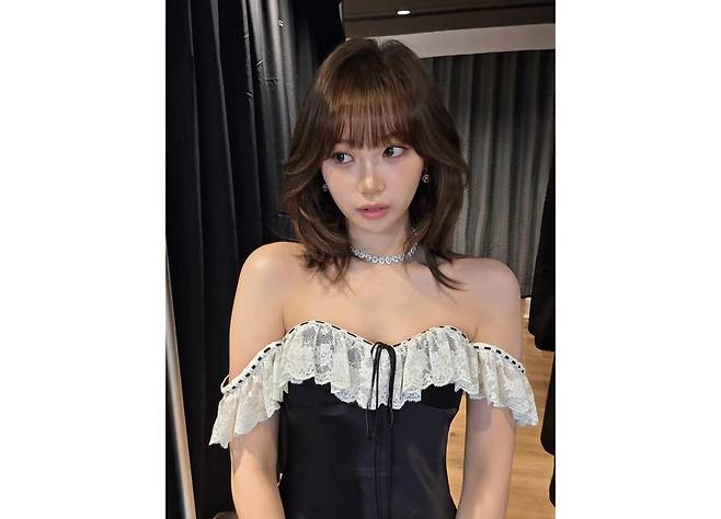건강상의 이유로 활동을 잠시 중단했던 그룹 르세라핌 멤버 김채원이 복귀한다. 김채원 SNS