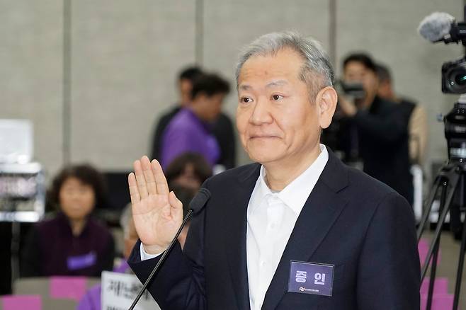 이상민 전 행정안전부 장관이 지난 3월 이태원참사 진상규명 청문회에서 증인선서를 하고 있다. 뉴스1
