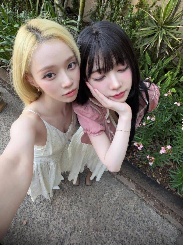 그룹 에스파 멤버 윈터(왼쪽)와 카리나의 셀카 / 윈터 소셜미디어