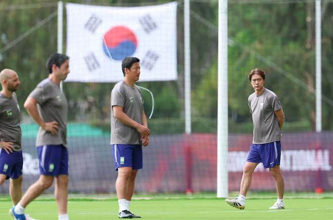 2026 북중미 월드컵에 출전한 한국 축구 국가대표팀 홍명보 감독이 17일(현지시간) 오후 멕시코 과달라하라 인근 사포판의 치바스 바예 베르데에서 훈련을 지도하고 있다. 사진=연합뉴스