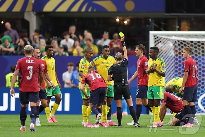 2026 FIFA 북중미 월드컵 A조의 체코와 남아공이 결전 끝에 1-1로 비겼다. ⓒ AFP=뉴스1