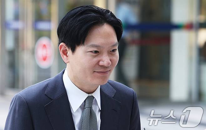 박상용 인천지검 부부장검사가 16일 경기 수원시 영통구 수원지방법원에서 열리는 이화영 전 경기도 평화부지사의 국민참여재판에 증인으로 출석하고 있다. (공동취재) 2026.6.16 ⓒ 뉴스1 김영운 기자