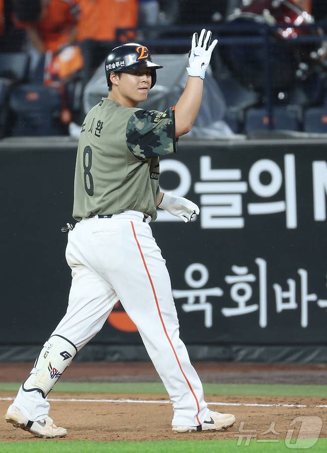 19일 대전 한화생명볼파크에서 열린 2026 신한 SOL KBO리그 삼성 라이온즈와 한화 이글스의 경기에서 6회말 한화 노시환이 무사 1,2루에서 동점 안타를 치고 있다. 2026.6.19 ⓒ 뉴스1 김기남 기자