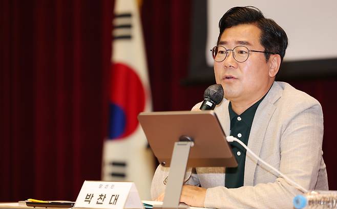 ▲ 20일 인천 연수구 송도 G타워에서 열린 '인천을 듣다, 미래를 잇다'에 참석한 박찬대 인천시장 당선인이 시민 의견에 답변하고 있다. /이재민 기자 leejm@incheonilbo.com