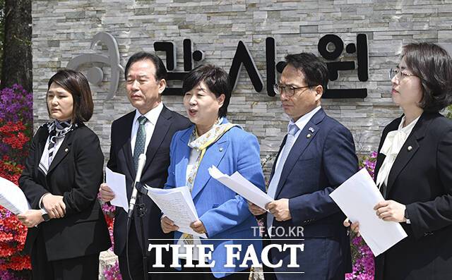 더불어민주당은 21일 이화영 전 경기도 평화부지사의 국회 위증 혐의 등에 대해 "비록 결과는 유죄이지만 실질은 무죄"라고 주장했다. /국회사진기자단