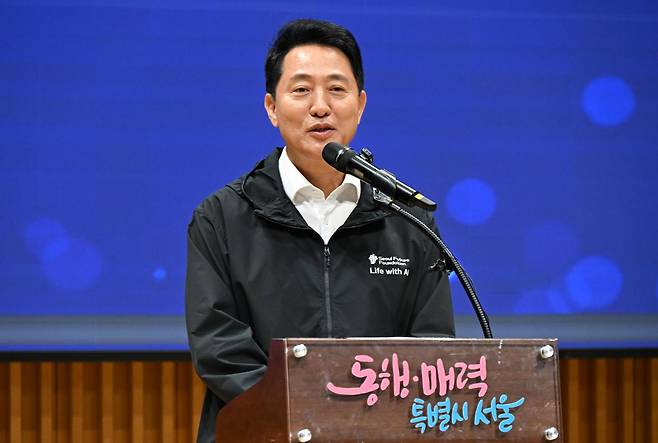 오세훈 서울시장이 19일 서울 중구 서울시청에서 열린 'AI서울테크 연구지원사업 연구생 증서 수여식'에서 축사를 하고 있다. 서울시 제공