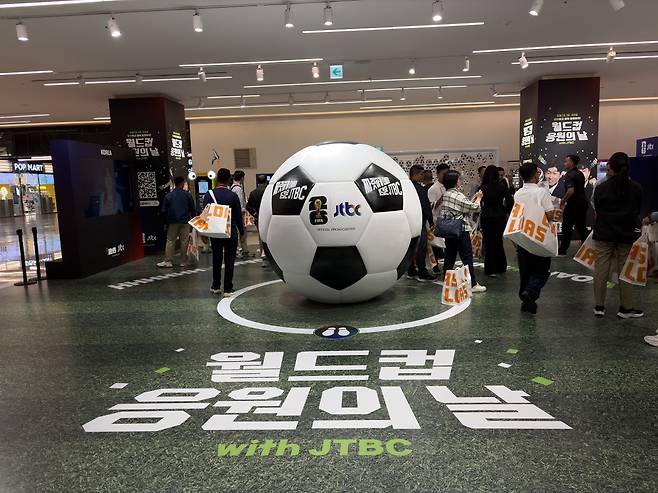 '2026 북중미 월드컵' 대한민국 국가대표팀의 멕시코전 경기가 열린 19일 오전 서울 강남구 메가박스 코엑스점 로비 모습(황민주 기자 minchu@)