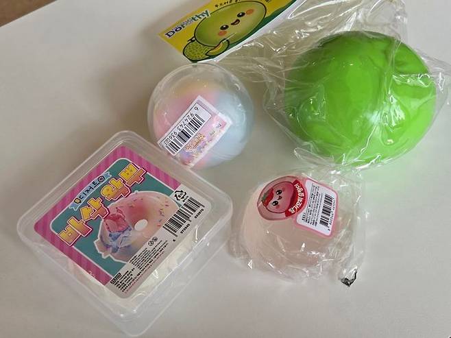 기자는 말랑이 2종과 왁뿌볼 2종을 직접 구매해봤다.ⓒ데일리안 남가희 기자