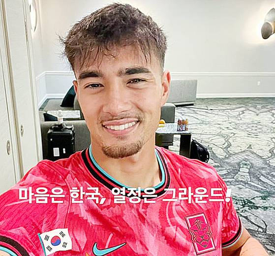 한국축구대표팀 유니폼을 입은 옌스 카스트로프. 사진 어머니 안수연씨 SNS 캡쳐