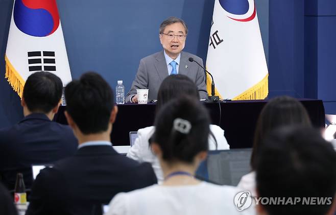 기자간담회 참석한 조현 외교부 장관 (서울=연합뉴스) 안정원 기자 = 조현 외교부 장관이 22일 서울 종로구 정부서울청사 별관 외교부에서 기자간담회를 하고 있다. 2026.6.22 jeong@yna.co.kr