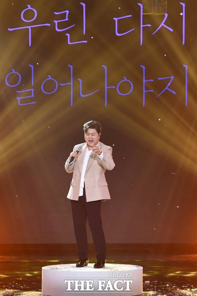 김호중이 가석방 심사위원회의 심의를 거쳐 가석방 대상자로 최종 결정되면서, 오는 6월 30일 새벽부터 자유의 몸이 다. 사진은 김호중이 '트롯 뮤직 어워즈 2024' 시상식에 참석해 무대를 펼치고 있다. /서예원 기자