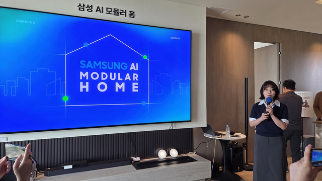 이신영 삼성전자 생활가전사업부 그룹장이 24일 경기 화성 ‘삼성 AI 모듈러 홈’ 쇼룸에서 발표를 하고 있다. 장우진 기자