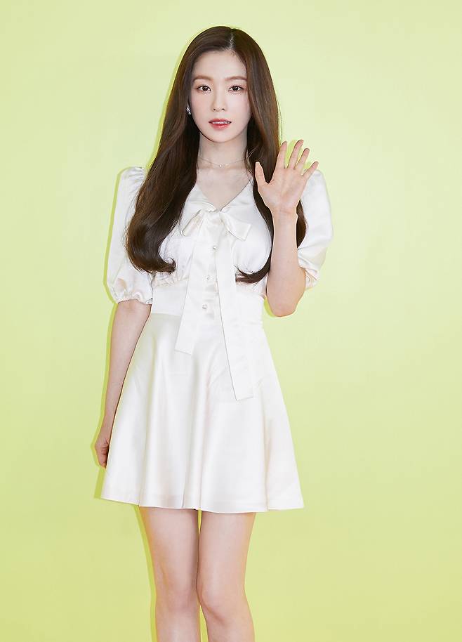 걸그룹 레드벨벳 아이린이 28일 오후 온라인으로 진행된 새 미니앨범 'The ReVe Festival 2022 - Birthday' 발매 기념 기자간담회에 참석해 포즈를 취하고 있다. 이번 앨범에는 타이틀 곡 'Birthday'를 비롯해 'BYE BYE'(바이 바이), '롤러코스터 (On A Ride)', 'ZOOM'(줌), 'Celebrate'(셀러브레이트) 등 총 5곡이 수록됐다. / 사진제공 =SM엔터테인먼트