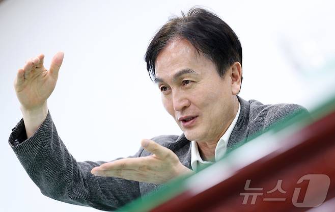 류삼영 서울 동작구청장 당선인이 19일 서울 동작구청에 마련된 인수위 사무실에서 뉴스1과 인터뷰를 하고 있다. ⓒ 뉴스1 김성진 기자