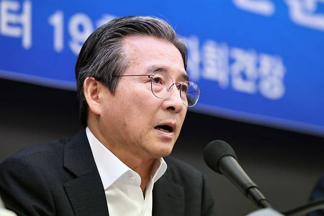 김용범 청와대 정책실장이 지난 24일 서울 중구 한국프레스센터에서 열린 관훈클럽 초청 토론회에서 모두발언을 하고 있다. 뉴스1
