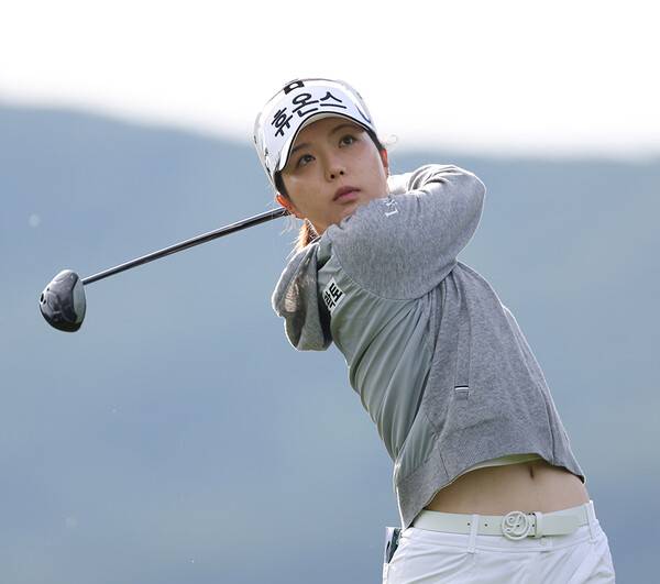 2026년 한국여자프로골프(KLPGA) 투어 맥콜·모나 용평 오픈 우승 경쟁에 뛰어든 최예림 프로가 2라운드에서 경기하는 모습이다. 사진제공=KLPGA (사진을 무단으로 사용하지 마십시오.)