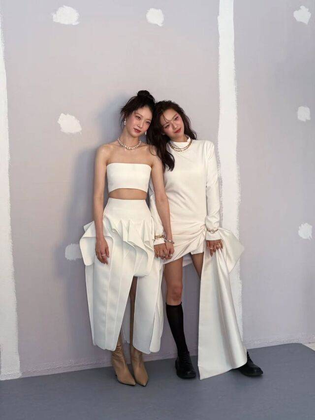 정연이 친언니인 배우 공승연과 함께한 화보 촬영 현장 비하인드를 공개하며 남다른 자매 케미를 자랑했다. / 정연 SNS