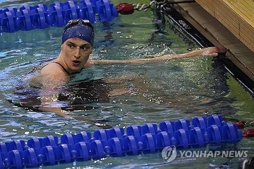 여성 수영종목에 출전한 트랜스젠더 선수. AP=연합뉴스 자료사진.