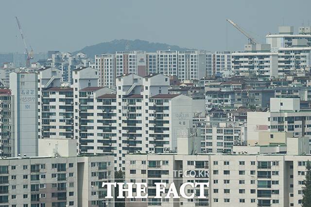 7월 1일부터 민선9기가 시작된 가운데 서울 자치구청장들이 '1호 결재'로 재건축·재개발을 선택했다. /더팩트DB