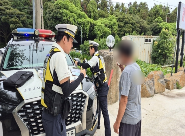 최근 진행된 서귀포지역경찰대 음주운전 단속 모습 (제주자치경찰단 제공)