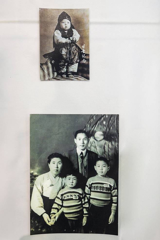 경남 거제시 흥남철수기념공원 기념관 내에 전시된 '김치 5호' 이경필씨의 어린 시절과 가족 사진. /양수열 영상미디어 기자