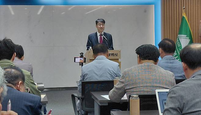 3일 대구시청 상황실에서 김정기 행정부시장이 민선 9기 조직개편안에 대해 설명하고 있다./ 김락현 기자