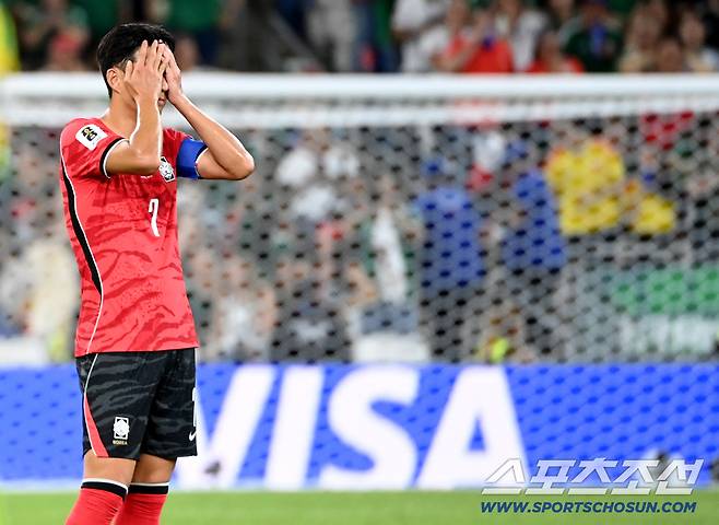 25일(한국시각) 멕시코 몬테레이 인근 과달루페의 에스타디오 몬테레이에서 열린 2026 북중미 월드컵 대한민국과 남아공의 경기. 손흥민이 남아공 마세코의 선제골이 터지자 아쉬워하고 있다. 과달루페(멕시코)=허상욱 기자wook@sportschosun.com/2026.06.25/