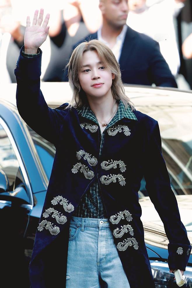 방탄소년단 지민 '소프트 펑크' 헤어 전 세계 극찬..'JIMERGENCY '
