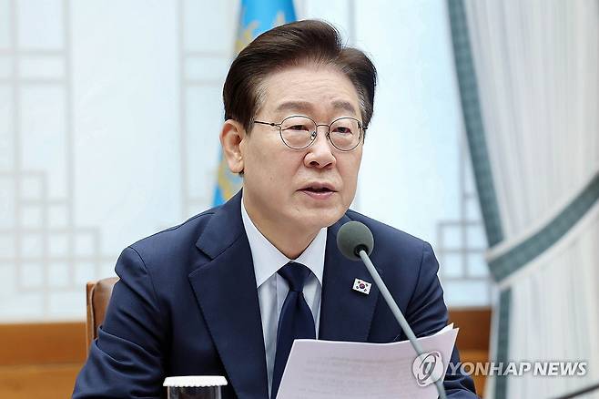 이재명 대통령, 메가프로젝트 민관합동 점검회의 발언 (서울=연합뉴스) 한상균 기자 = 이재명 대통령이 6일 청와대에서 열린 메가프로젝트 민관합동 점검회의에서 발언하고 있다. 2026.7.6 xyz@yna.co.kr