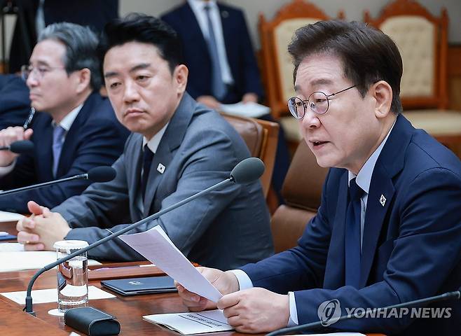 이재명 대통령, 메가프로젝트 민관합동 점검회의 발언 (서울=연합뉴스) 한상균 기자 = 이재명 대통령이 6일 청와대에서 열린 메가프로젝트 민관합동 점검회의에서 발언하고 있다. 2026.7.6 xyz@yna.co.kr