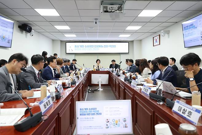 6일 열린 중소기업 소상공인 인공지능 전환 촉진법 제정을 위한 입법간담회의 모습. (오세희의원실 제공)