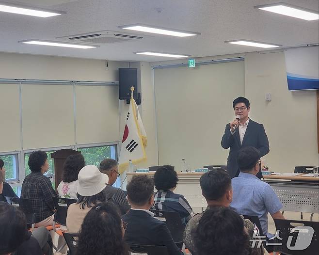 구자열 강원 원주시장이 7일 단계동 행정복지센터에서 '현장 중심, 시민과의 대화'라는 일정을 소화하고 있다. 2026.7.7/뉴스1 신관호 기자
