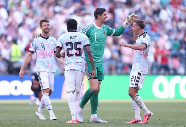 벨기에 축구 국가대표팀 선수들이 7일(한국시각) 미국 시애틀 경기장에서 열린 2026 북중미 월드컵 미국과의 16강전에서 승리한 뒤 기뻐하고 있다. 시애틀/AFP 연합뉴스