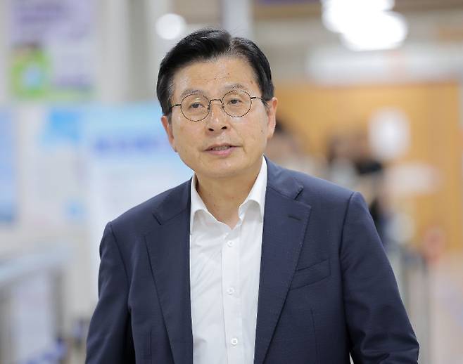 자유와혁신 황교안 대표가 8일 서울 서초구 서울중앙지방법원에서 열린 부정선거·부패방지대 공직선거법위반 1심 속행 공판에 출석하고 있다. 황 대표는 12.3 내란 당시 불법계엄에 동조하는 글을 올려 내란을 선동한 혐의로 재판을 받고 있다. 연합뉴스