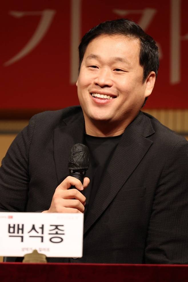 테너 백석종이 10일 기자간담회에서 한국 데뷔 소감을 밝히고 있다. 연합뉴스