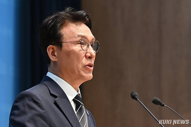 김민석 전 국무총리가 지난 6일 국회 소통관에서 진행된 더불어민주당 대표 출마 기자회견에서 발언하고 있다. 임은재 기자