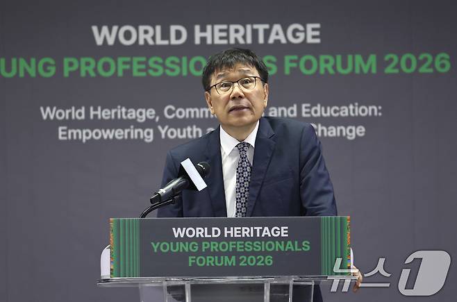 이병현 제48차 유네스코 세계유산위원회 의장이 13일 오전 서울 종로구 국립고궁박물관 강당에서 열린 '2026 세계유산 청년전문가 포럼' 개회식에서 축사를 하고 있다. 2026.7.13 ⓒ 뉴스1 구윤성 기자