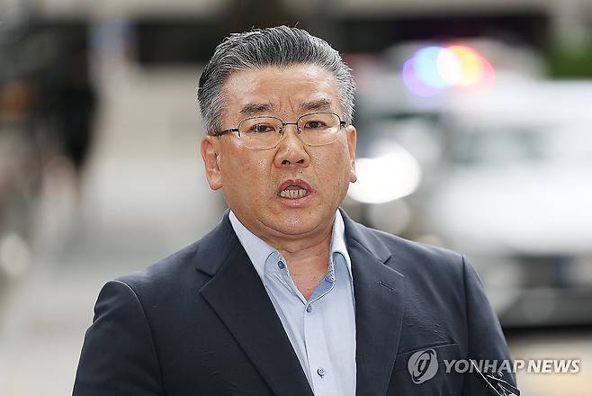 특검 출석하며 입장 밝히는 유병호 감사위원 (과천=연합뉴스) 김성민 기자 = '관저 이전 부실 감사 의혹'과 관련 직권남용 혐의를 받는 유병호 감사원 감사위원이 조사를 위해 13일 경기 과천 2차 종합특검으로 출석하며 입장을 밝히고 있다. 2026.7.13 ksm7976@yna.co.kr