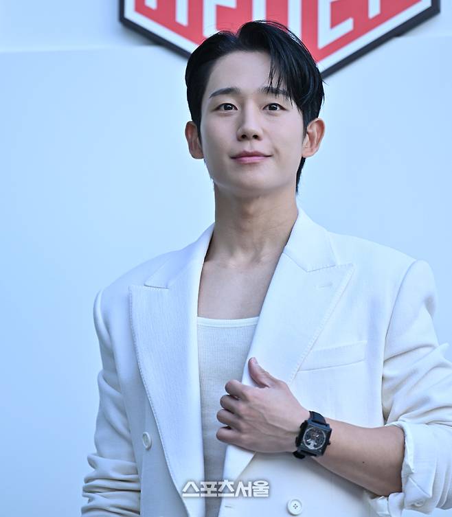 정해인이 11일 서울 평창동 아카이브피피에서 열린 한 시계 브랜드 포토콜 행사에서 포즈를 취하고 있다. 2026. 6. 11. 최승섭기자 thunder@sportsseoul.com