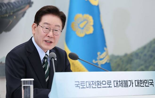 이재명 대통령이 16일 청와대 영빈관에서 열린 국토·농식품·해수부 등에 대한 부처 업무보고에서 발언하고 있다. 연합뉴스
