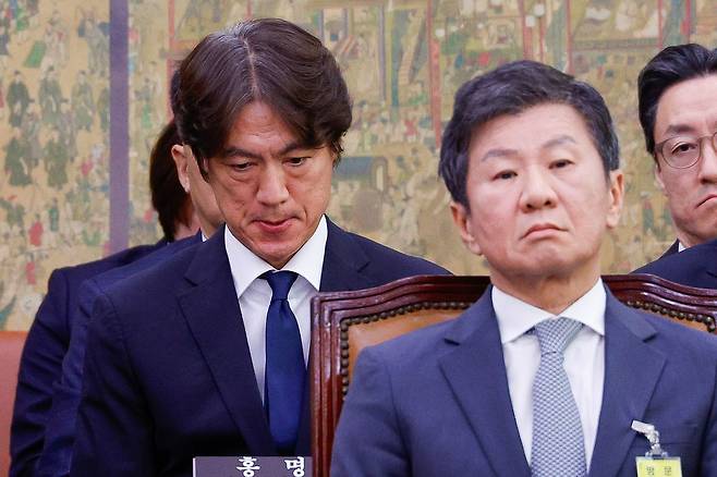 당시 홍명보 남자 축구대표팀 감독(왼쪽)과 정몽규 대한축구협회장이 지난 2024년 9월 24일 오전 서울 여의도 국회 문화체육관광위원회에서 열린 대한축구협회 등에 대한 현안질의에 출석해 있다. 2024.9.24/뉴스1