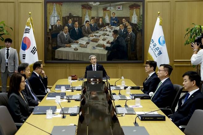 신현송 한국은행 총재가 16일 오전 서울 중구 한국은행에서 열린 금융통화위원회 본회의를 주재하고 있다./사진=뉴스1