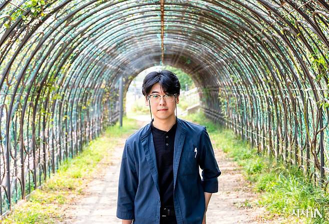 잡지 <에스콰이어> 7월호에 ‘청년은 왜 쉬는가’라는 제목의 글을 쓴 장민욱씨. ⓒ김흥구