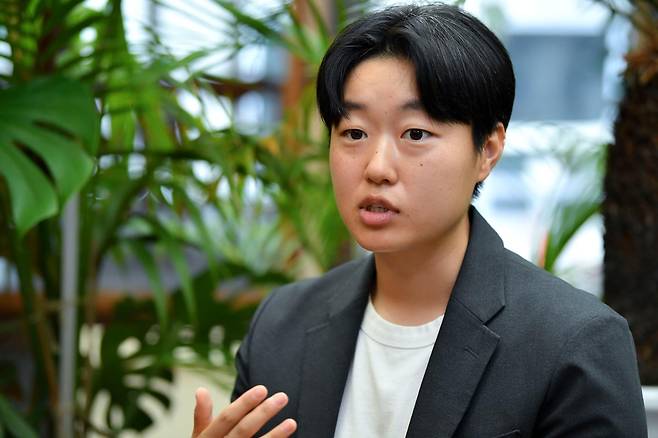 유지혜 여성의당 대변인과 10일 서울 성북구 한 카페에서 만났다. 6월 서울시장 선거에 출마해 '룸살롱 없는 서울' 공약을 내걸고 약 4만4,000표를 받았다. 윤기훈 인턴기자