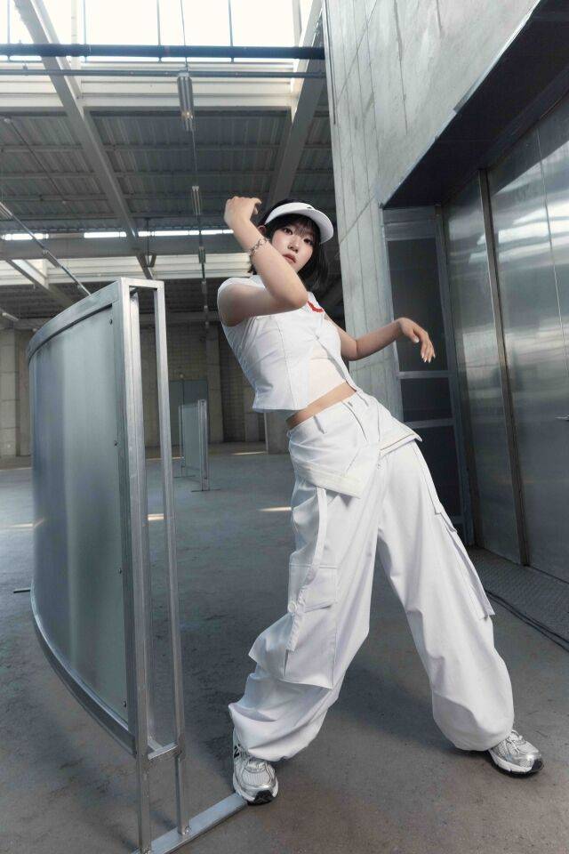 그룹 아워벌스데이./이닛엔터테인먼트