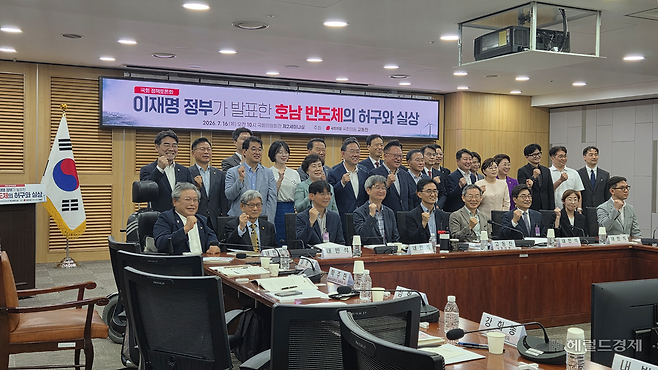 삼성전자 사장 출신인 고동진 국민의힘 의원은 16일 국회에서 ‘이재명 정부가 발표한 호남 반도체의 허구와 실상’ 토론회를 개최했다. 박지영 기자.