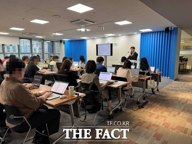 김병연 NH투자증권 투자전략총괄 이사는 20일 서울 여의도 한국거래소에서 열린 출입기자단 간담회에서 "현 지수 구간에서는 추가적인 스파이크성 하락이 나타나더라도 2~3일 내 재반등이 가능한 영역"이라고 말했다. /윤정원 기자