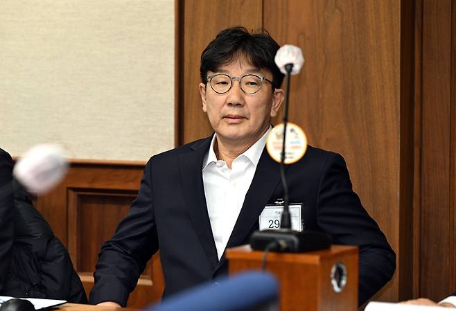 ▲ 국민의힘 권성동 의원이 지난해 11월 3일 서울 서초구 서울중앙지법에서 열린 통일교로부터 불법 정치자금을 수수한 혐의 사건 1차 공판에 출석해 재판을 기다리고 있다. 연합뉴스