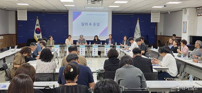 21일 양주시청 대회의실에서 열린 통합돌봄 세미나에서 참석자들이 토론을 벌이고 있다. 이종현기자